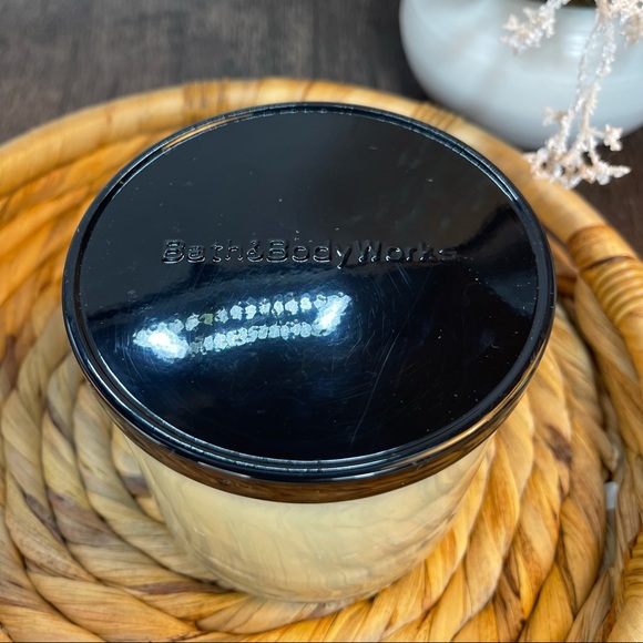 Bath and Body Works Hot Fudge Sundae 3 Wick Candle - Picture 2 of 7